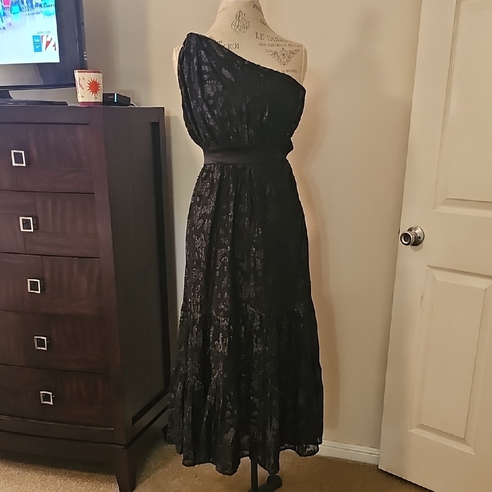 Elegant Black One-Shoulder Lace Dress